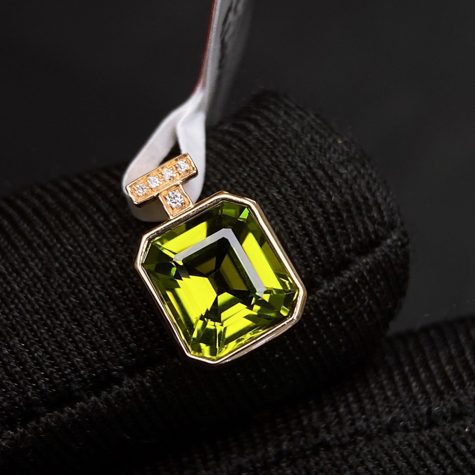 2.33Ctw Natural Tourmaline Necklace: 2.33Ctw Natural Tourmaline Necklace,Size:0.3inx0.4in 2.33Ctw天然碧玺项链