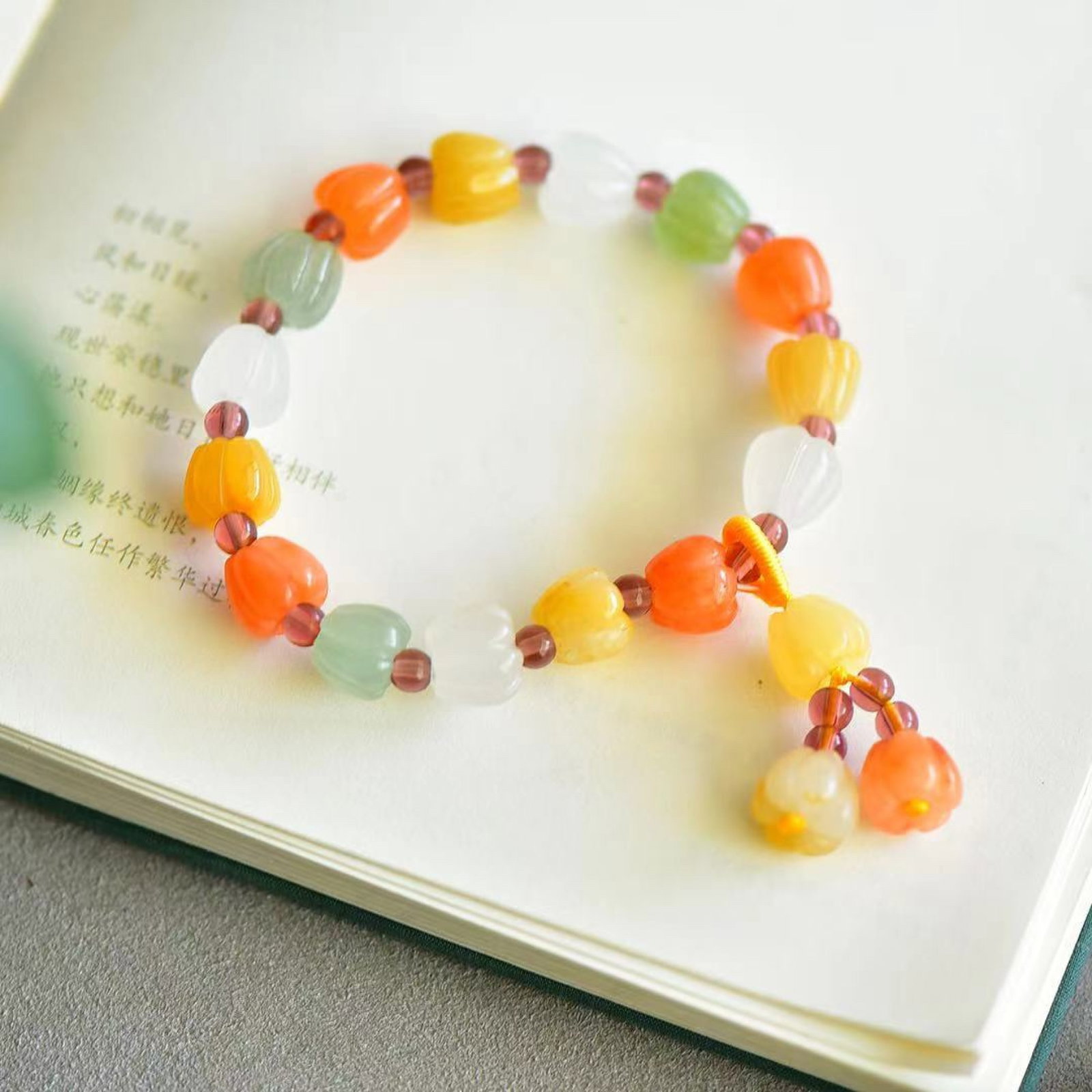 An Exquisite White Jade Bracelet: An Exquisite White Jade Bracelet 白玉手串
