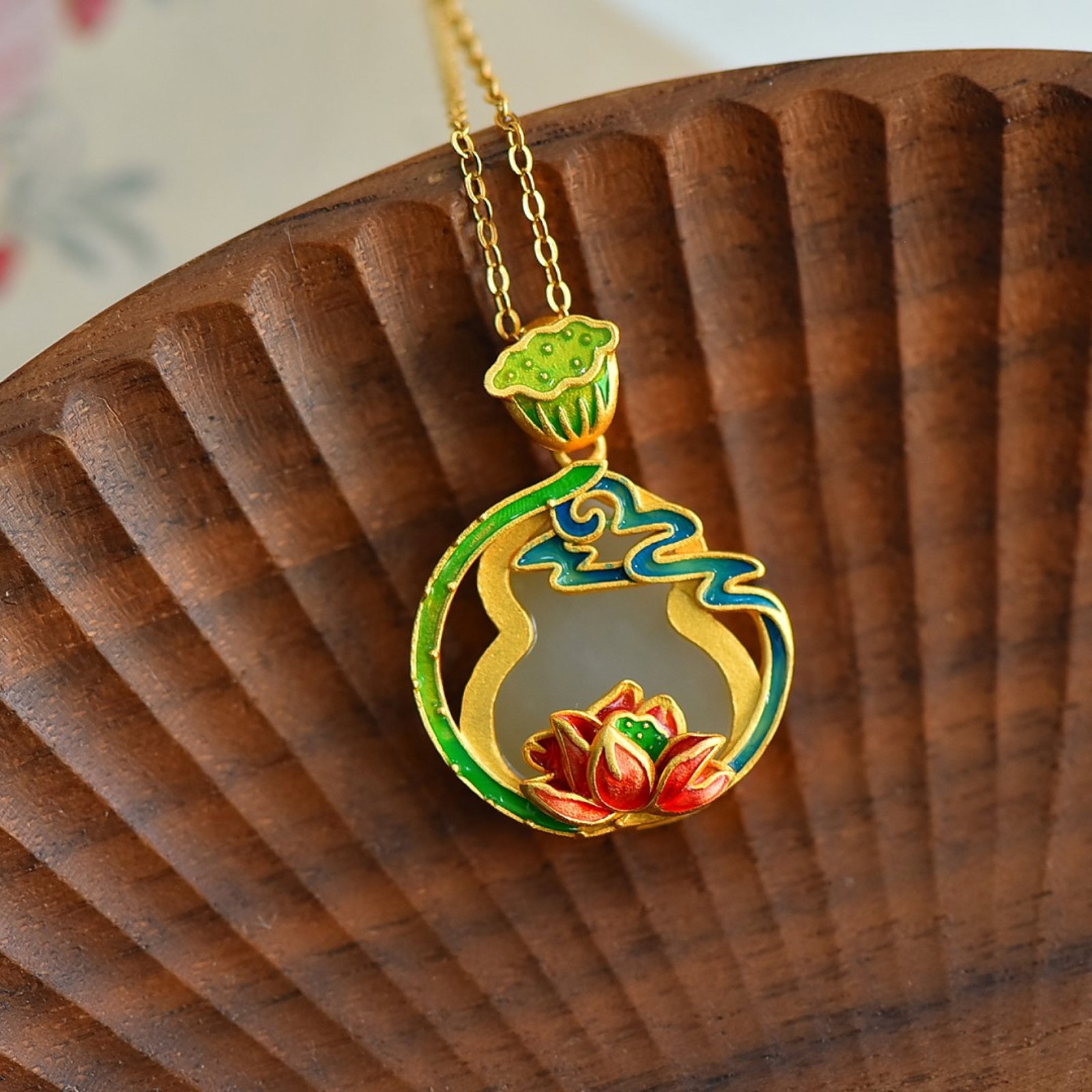 An Exquisite Sterling Silver-Gold Plated Inlaid White Jade Pendant: An Exquisite Sterling Silver-Gold Plated Inlaid White Jade Pendant 纯银镀金镶白玉吊坠