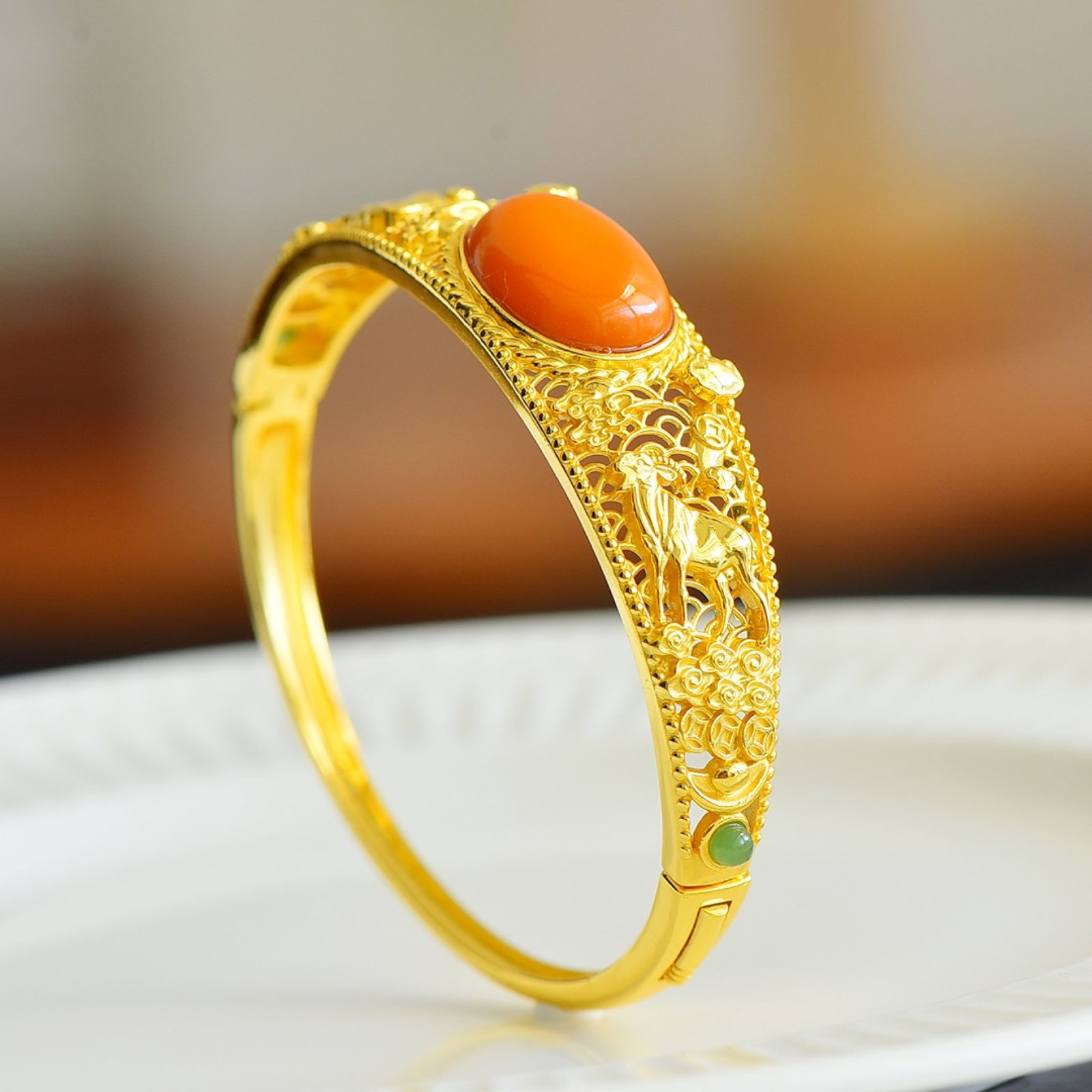 An Exquisite Sterling Silver-Gold Plated Inlaid Beeswax Bracelets: An Exquisite Sterling Silver-Gold Plated Inlaid Beeswax Bracelets,Size:0.5inx0.7in 纯银镀金镶蜜蜡手镯