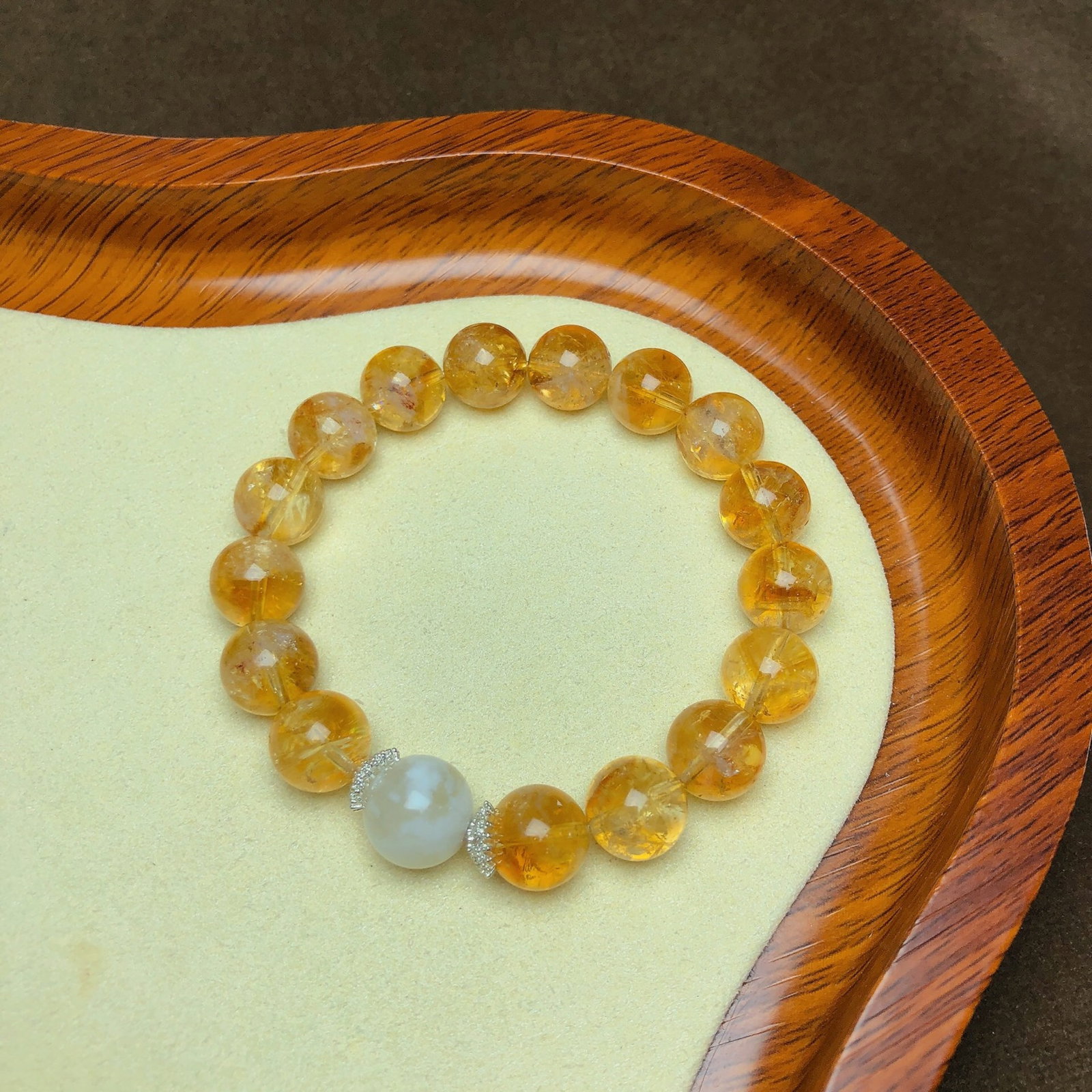 An Exquisite Crystal Bracelet: An Exquisite Crystal Bracelet,Size:0.4in,Weight:32.3g 水晶手串
