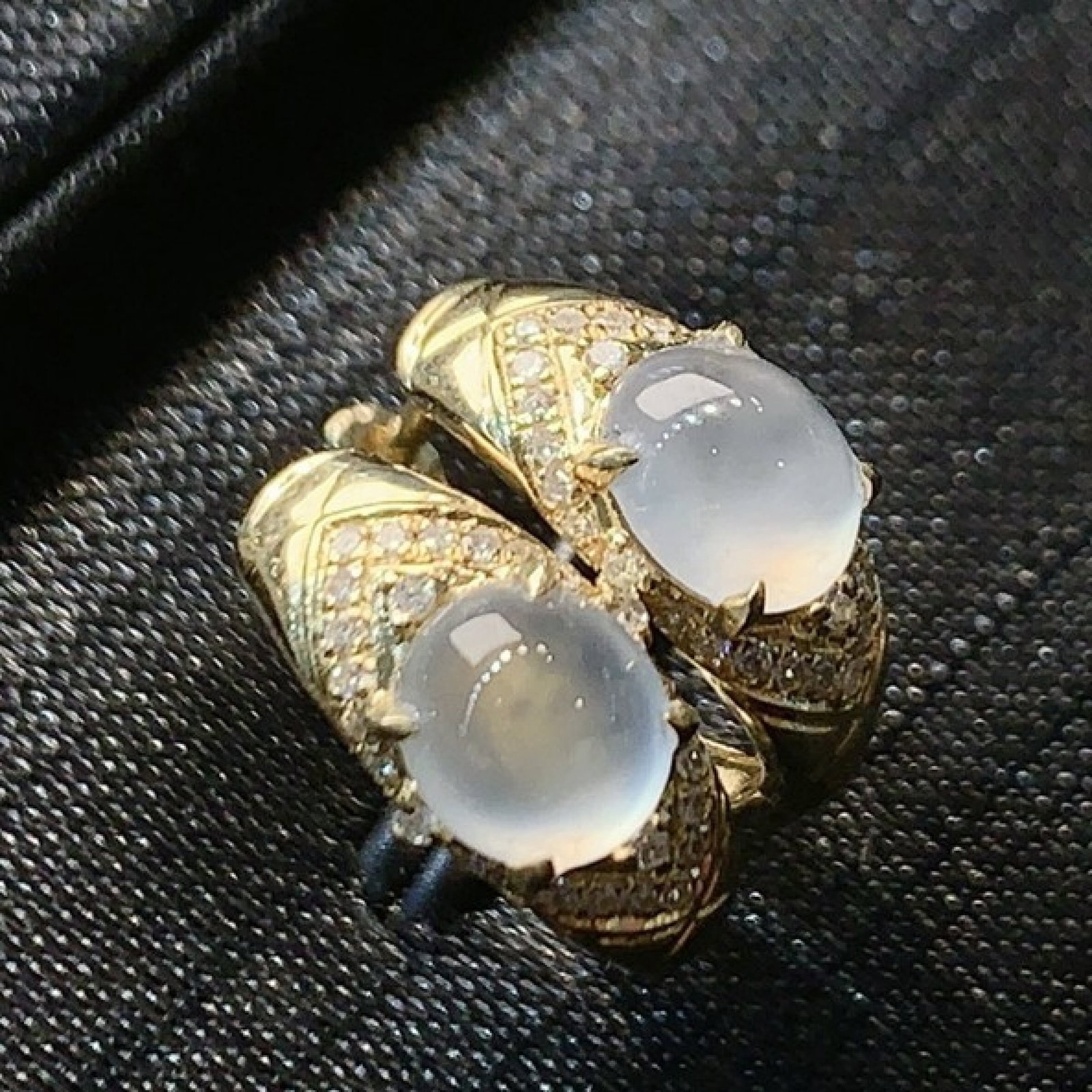 A Pair of Exquisite 18k Gold Diamond Inlaid Jadeite Earrings: A Pair of Exquisite 18k Gold Diamond Inlaid Jadeite Earrings,Size(Loose Stone):0.2inx0.2inx0.1in 一对18k金钻镶嵌翡翠耳环