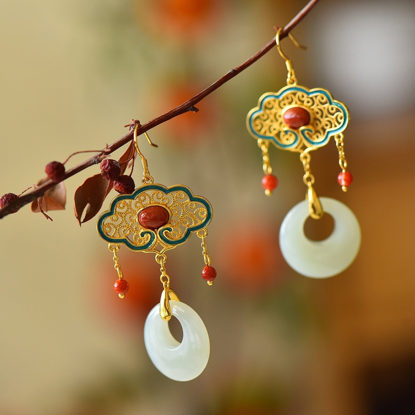 A Pair of Exquisite Sterling Silver-Gold Plated Inlaid White Jade Enamel Earrings: A Pair of Exquisite Sterling Silver-Gold Plated Inlaid White Jade Enamel Earrings,Size:0.9inx0.9in 一对纯银镀金镶白玉珐琅耳Ĩ