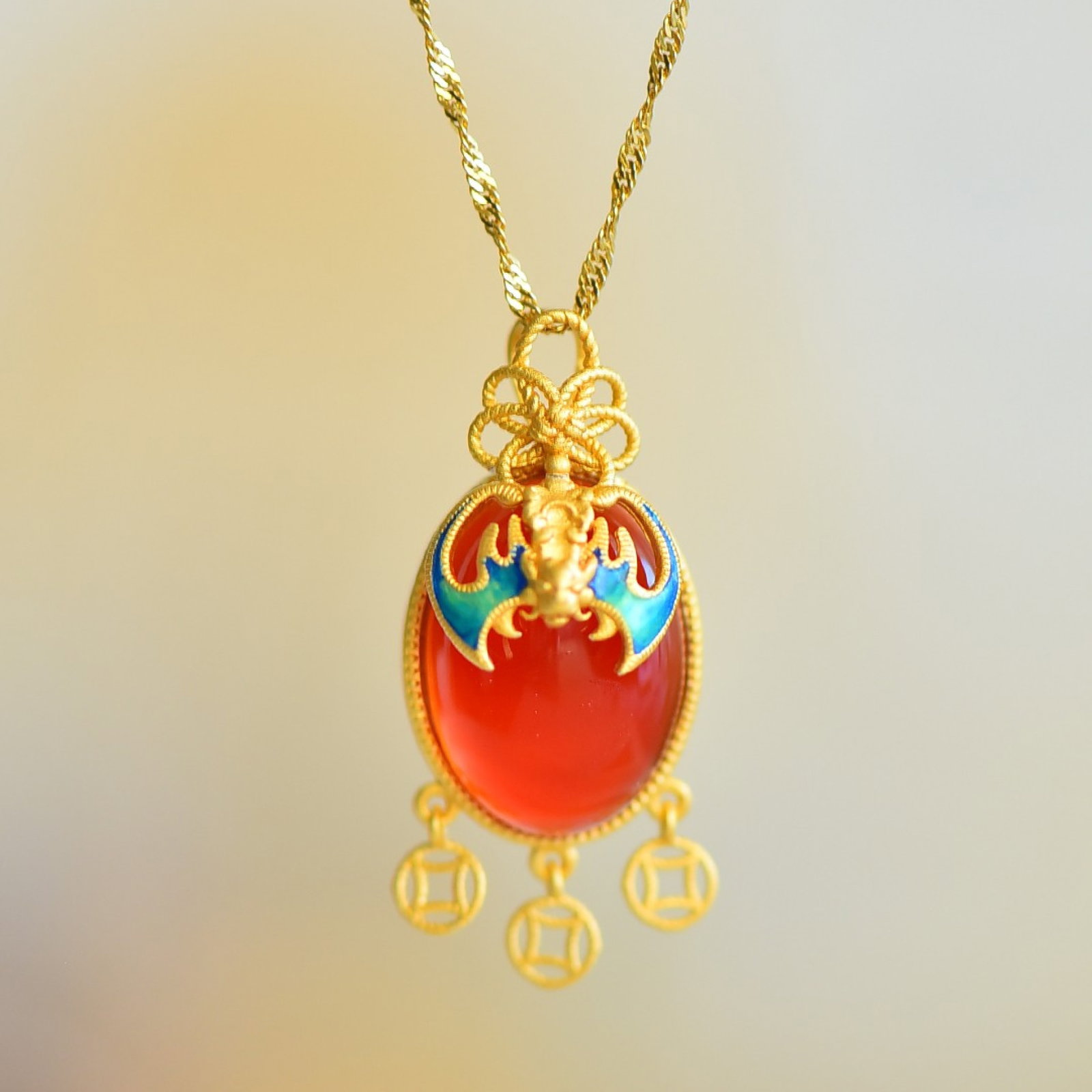 An Exquisite Sterling Silver-Gold Plated Inlaid Red Agate Necklace: An Exquisite Sterling Silver-Gold Plated Inlaid Red Agate Necklace,Size:0.5inx0.7in 纯银镀金镶红玛瑙项链