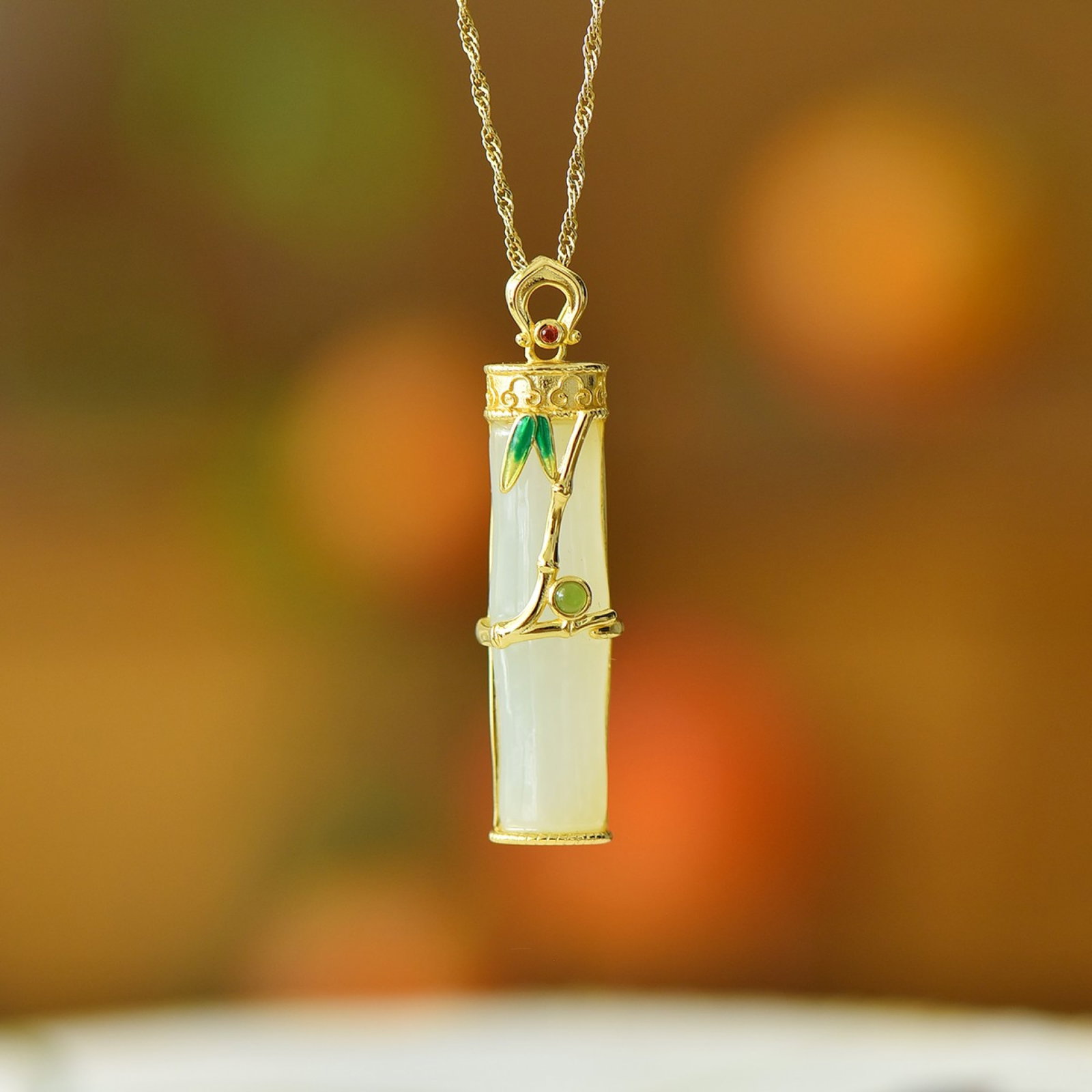 An Exquisite Sterling Silver Inlaid White Jade Bamboo Pattern Necklace: An Exquisite Sterling Silver Inlaid White Jade Bamboo Pattern Necklace 纯银镶白玉竹纹项链