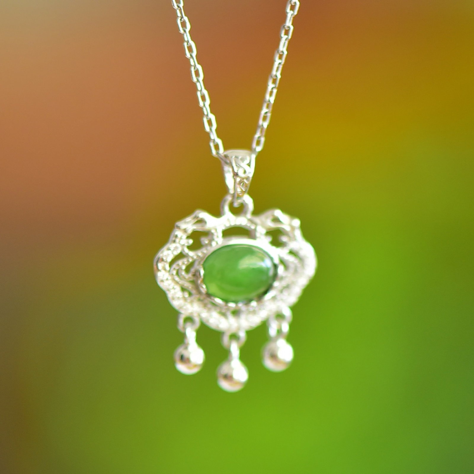 An Exquisite Sterling Silver Inlaid Jasper Pendant,Inlaid Diamond: An Exquisite Sterling Silver Inlaid Jasper Pendant,Inlaid Diamond 纯银镶碧玉项链,嵌钻石