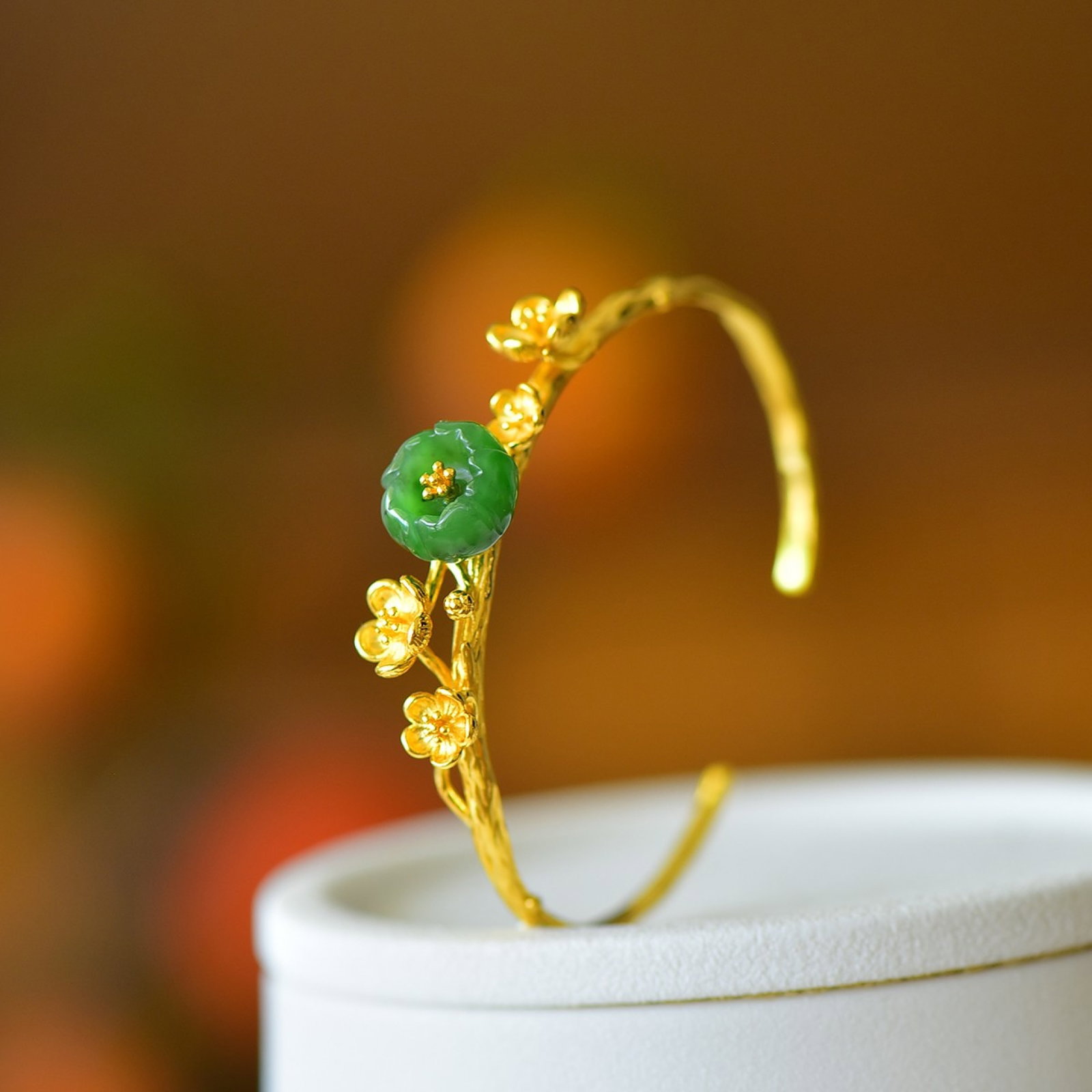 An Exquisite Sterling Silver-Gold Plated Inlaid Jasper Bracelets: An Exquisite Sterling Silver-Gold Plated Inlaid Jasper Bracelets 纯银镀金镶碧玉手镯