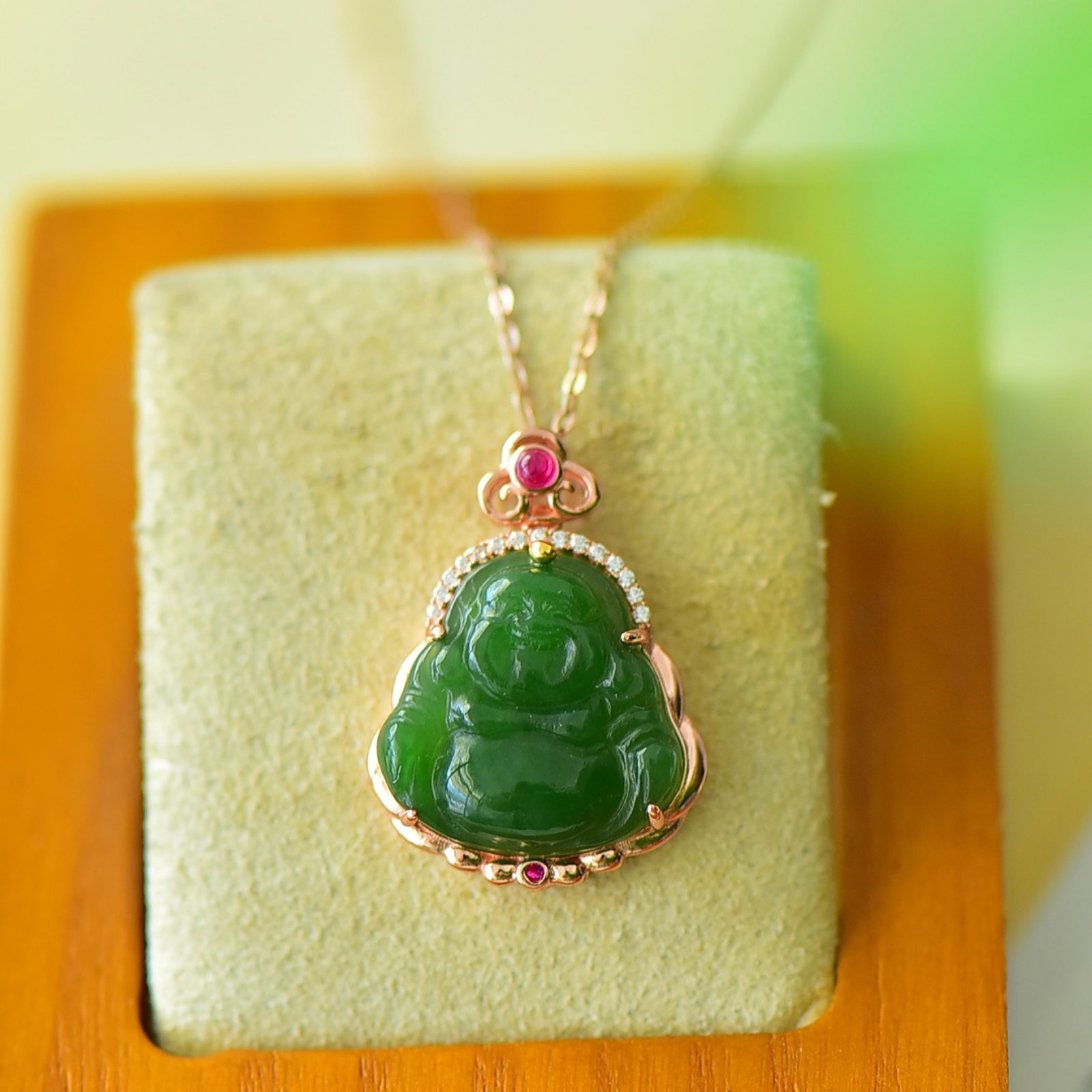An Exquisite Sterling Silver Inlaid Jasper Necklace,Inlaid Diamond: An Exquisite Sterling Silver Inlaid Jasper Necklace,Inlaid Diamond,Size:0.7inx0.9in 纯银镶碧玉项链,嵌钻石