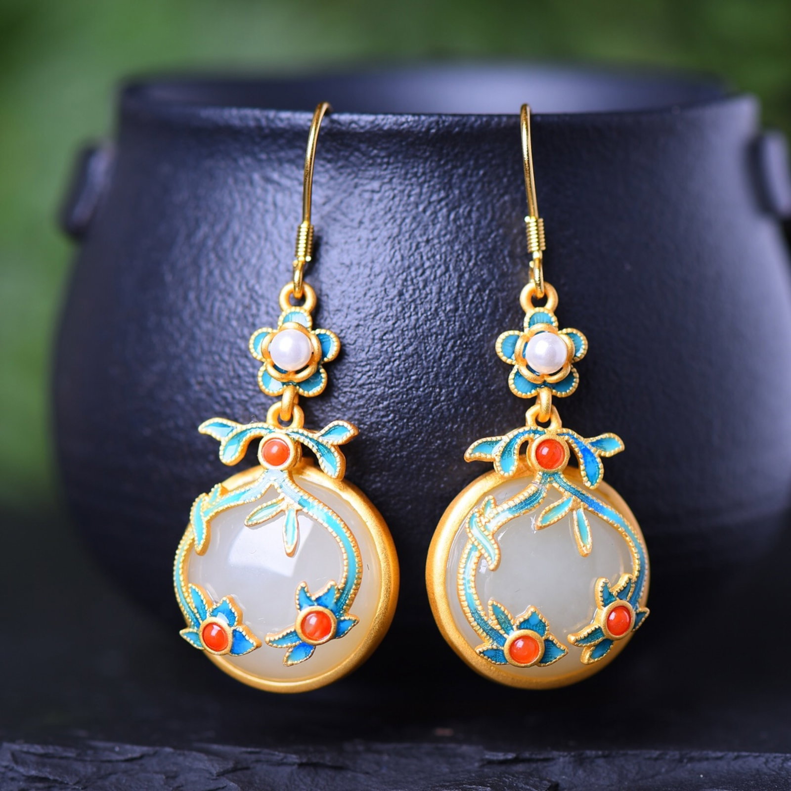A Pair of Exquisite Sterling Silver-Gold Plated Inlaid White Jade Enamel Earrings,Inlaid Pearl: A Pair of Exquisite Sterling Silver-Gold Plated Inlaid White Jade Enamel Earrings,Inlaid Pearl,Size:0.6inx0.6in 一对纯银镀金镶白玉珐琅