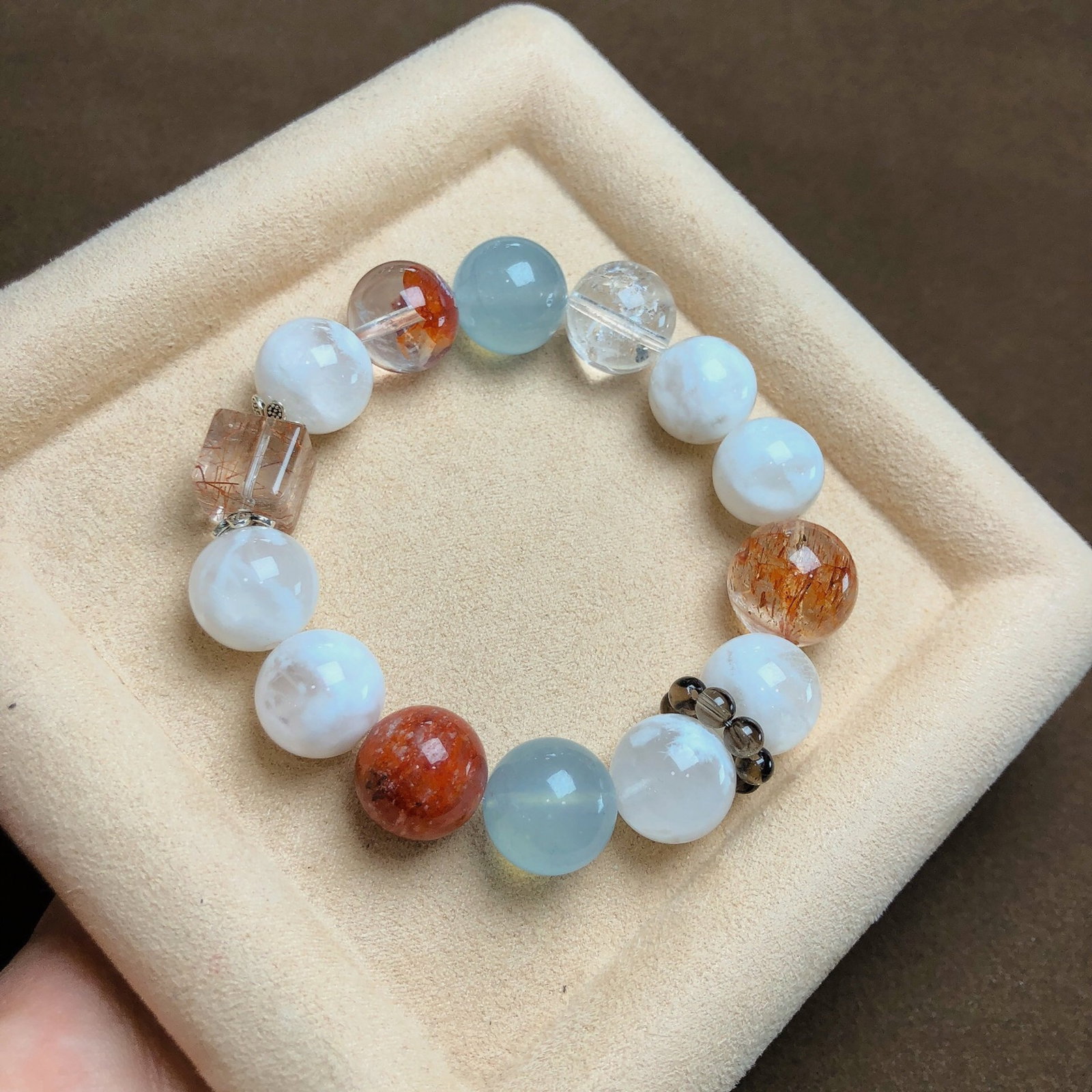 An Exquisite Crystal Bracelet: An Exquisite Crystal Bracelet,Size:0.5in,Weight:51.6g 水晶手串