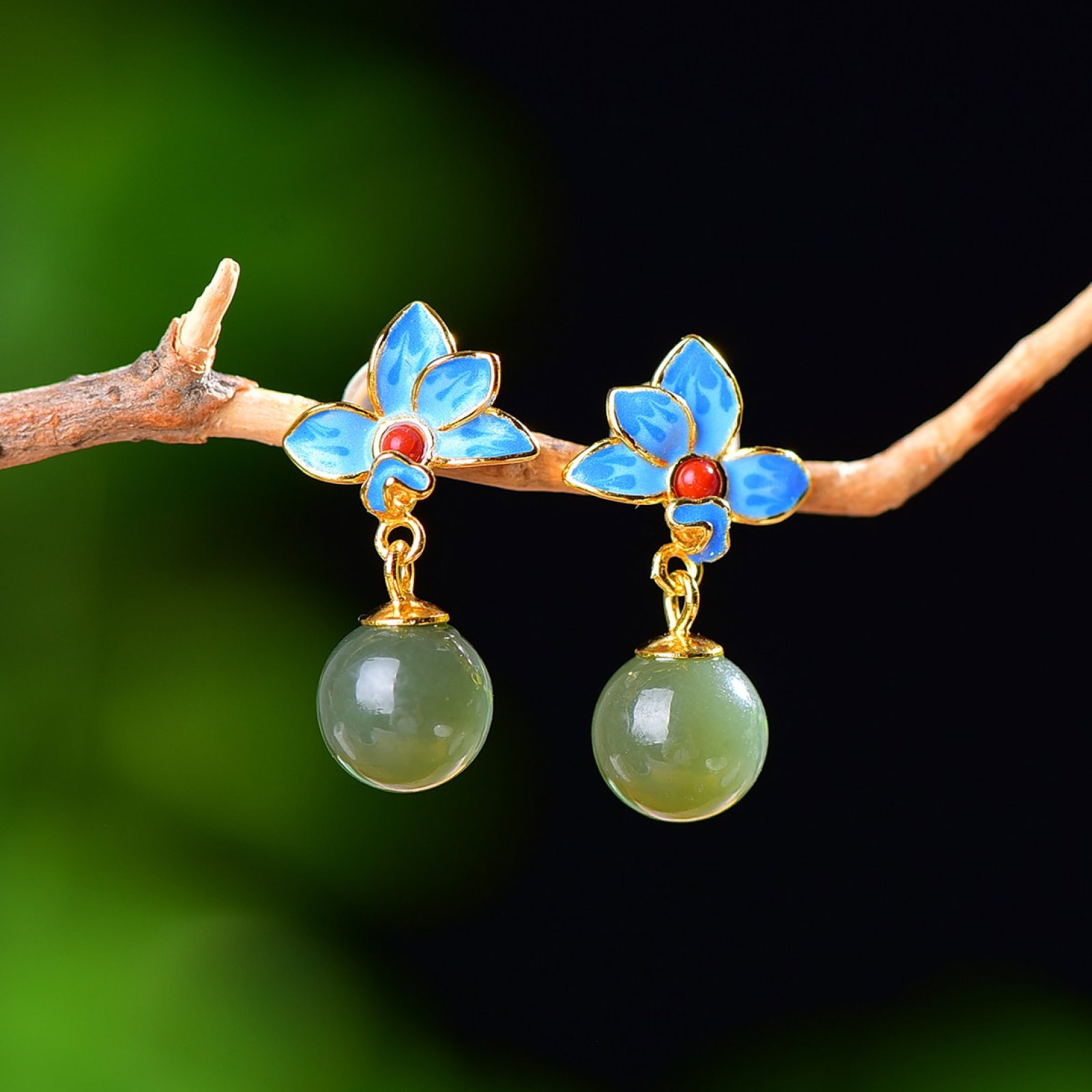 A Pair of Exquisite Sterling Silver-Gold Plated Inlaid Jasper Enamel Earrings: A Pair of Exquisite Sterling Silver-Gold Plated Inlaid Jasper Enamel Earrings,Size:0.3inx0.3in 一对纯银镀金镶碧玉珐琅耳环