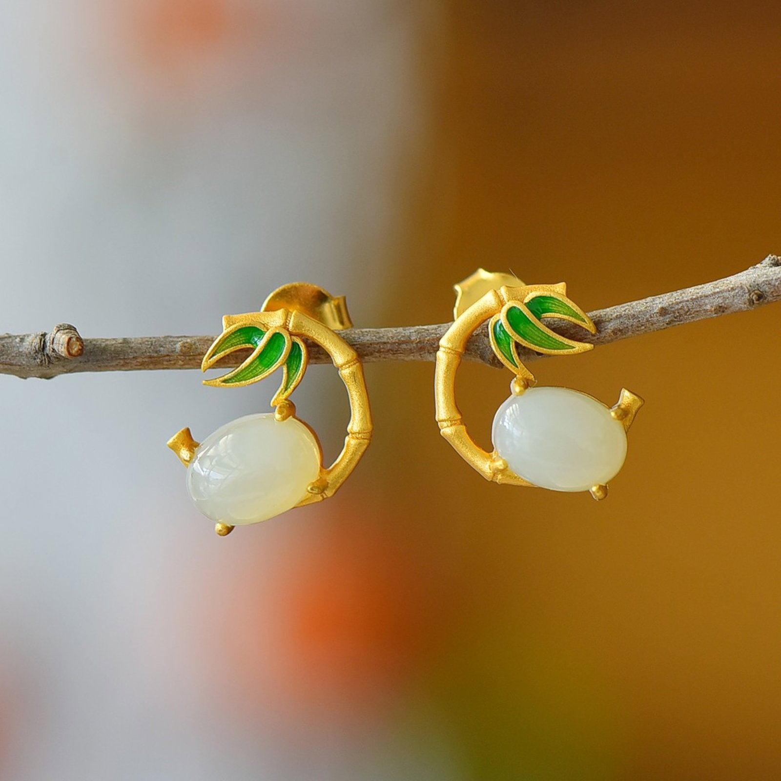 A Pair of Exquisite Sterling Silver-Gold Plated Inlaid White Jade Earrings: A Pair of Exquisite Sterling Silver-Gold Plated Inlaid White Jade Earrings,Size:0.2inx0.3in 一对纯银镀金镶白玉耳钉