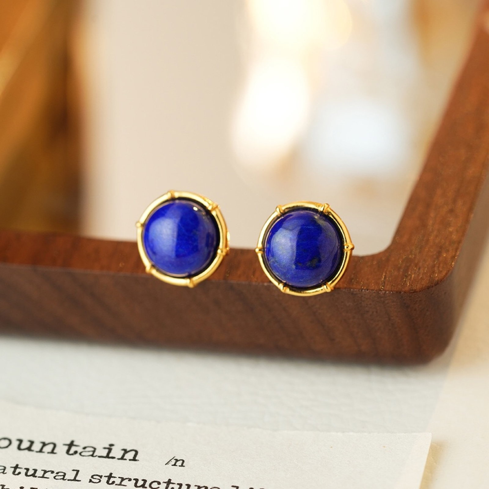 A Pair of Exquisite Sterling Silver-Gold Plated Inlaid Lapis Lazuli Earrings: A Pair of Exquisite Sterling Silver-Gold Plated Inlaid Lapis Lazuli Earrings,Size:0.4in,Weight:2.44g 一对纯银镀金镶青金石耳钉
