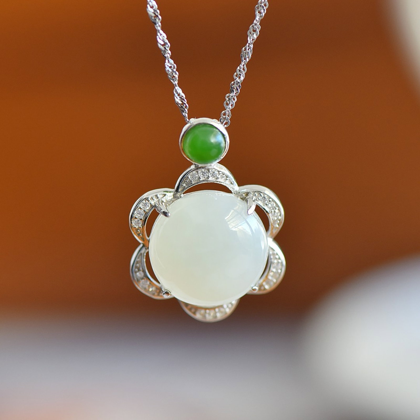 An Exquisite Sterling Silver Inlaid White Jade Pendant: An Exquisite Sterling Silver Inlaid White Jade Pendant,Size:0.6inx0.6in 纯银镶白玉吊坠