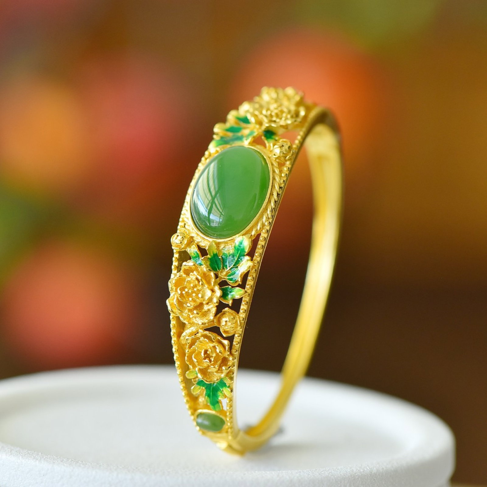 An Exquisite Sterling Silver-Gold Plated Inlaid Jasper Enamel Bracelet: An Exquisite Sterling Silver-Gold Plated Inlaid Jasper Enamel Bracelet,Size:0.5inx0.7in 纯银镀金镶碧玉珐琅手镯
