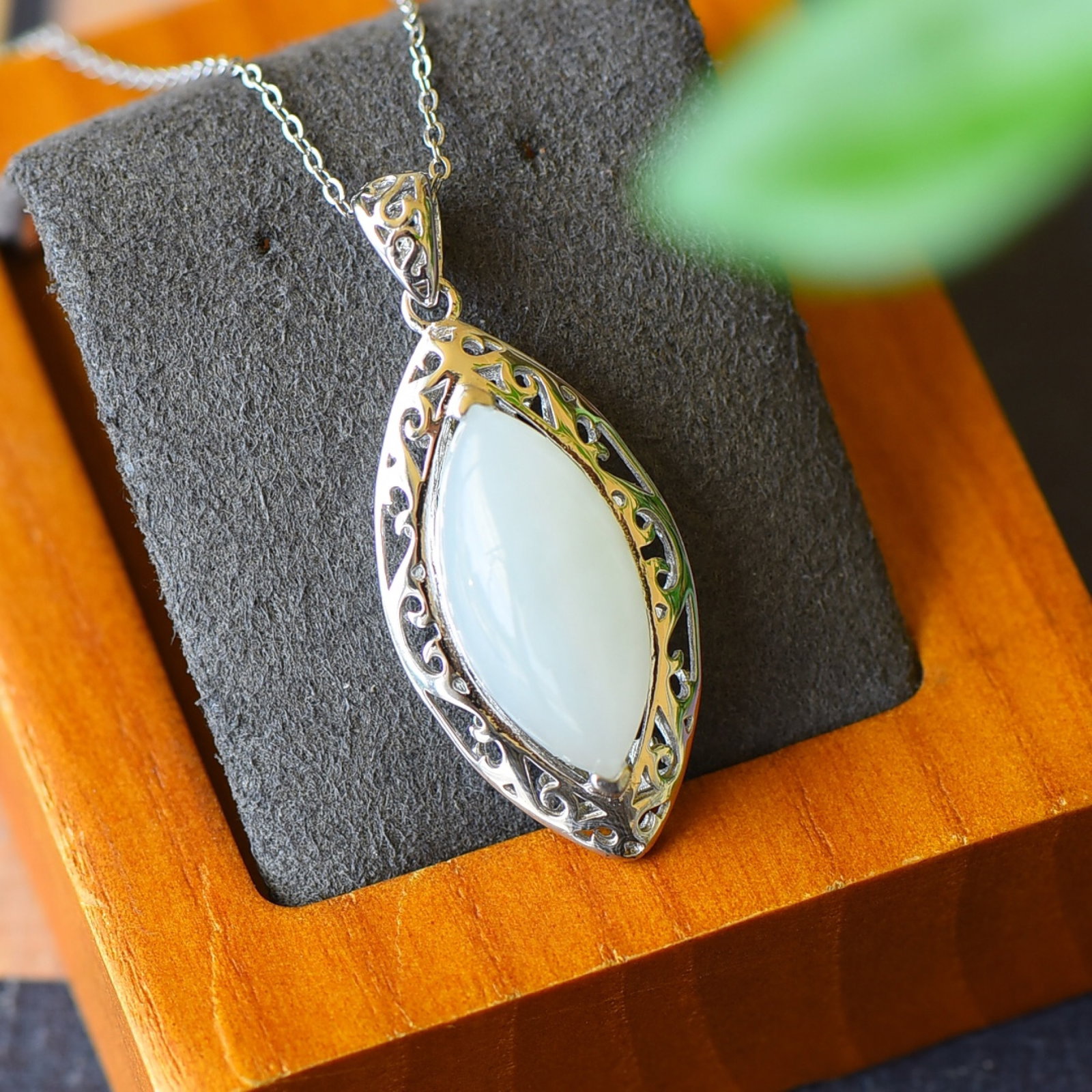 An Exquisite Sterling Silver Inlaid White Jade Necklace: An Exquisite Sterling Silver Inlaid White Jade Necklace,Size:0.6inx1.5in 纯银镶白玉项链