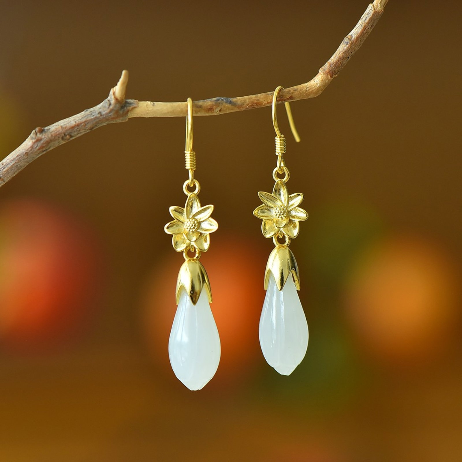 A Pair of Exquisite Sterling Silver-Gold Plated Inlaid White Jade Earrings: A Pair of Exquisite Sterling Silver-Gold Plated Inlaid White Jade Earrings,Size:0.4inx0.7in 一对纯银镀金镶白玉耳环