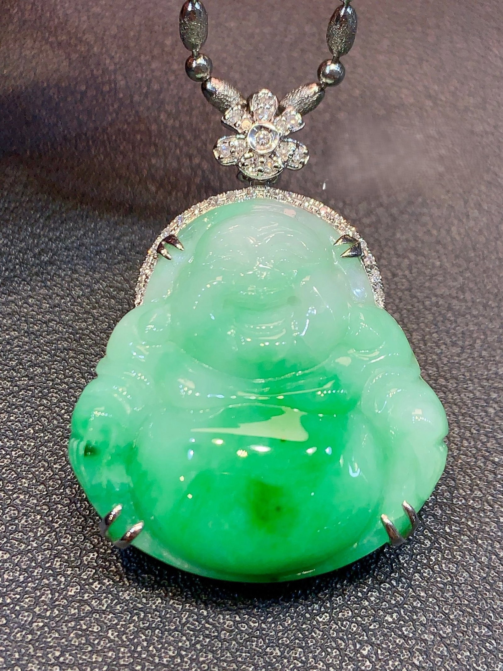 An Exquisite 18k Gold Diamond Inlaid Jadeite Pendant: An Exquisite 18k Gold Diamond Inlaid Jadeite Pendant,Size(Loose Stone):1.1inx1.1inx0.2in 18k金钻镶嵌翡翠吊坠