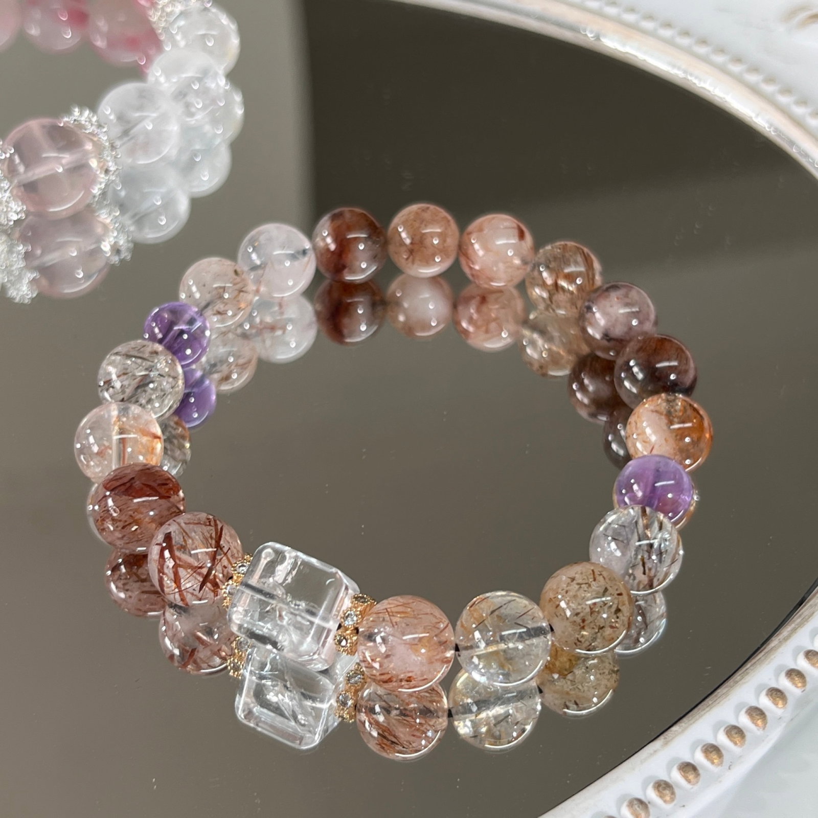 An Exquisite Crystal Bracelet: An Exquisite Crystal Bracelet 水晶手串