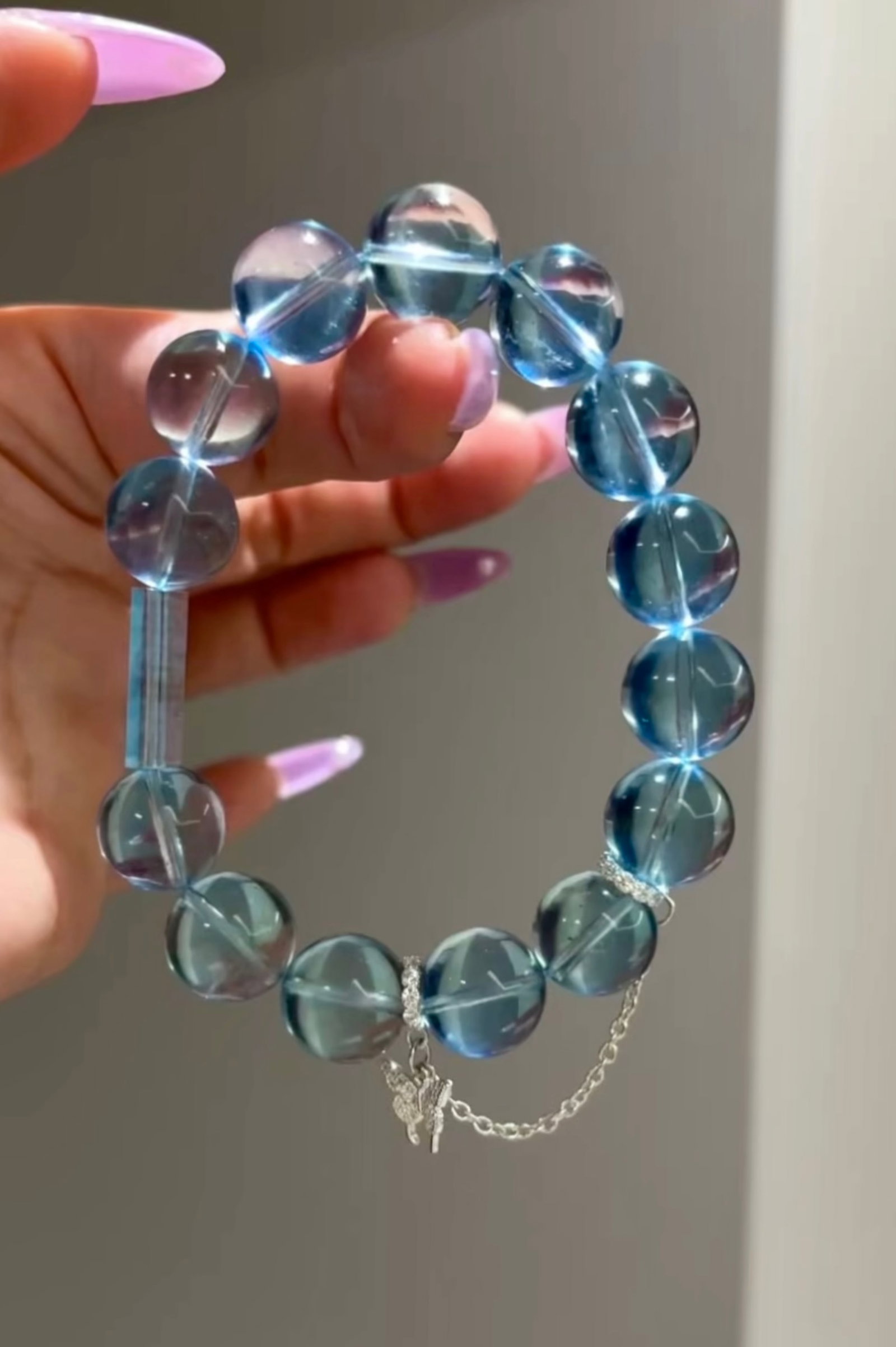 An Exquisite Aquamarine Bracelet
