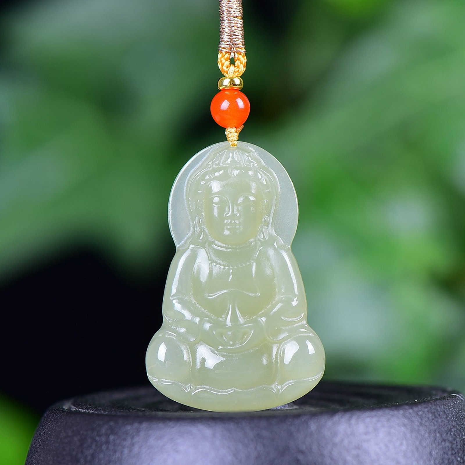 An Exquisite White Jade Statue of Avalokitesvara Pendant: An Exquisite White Jade Statue of Avalokitesvara Pendant,Size:1.1inx1.6in 白玉观音像挂件