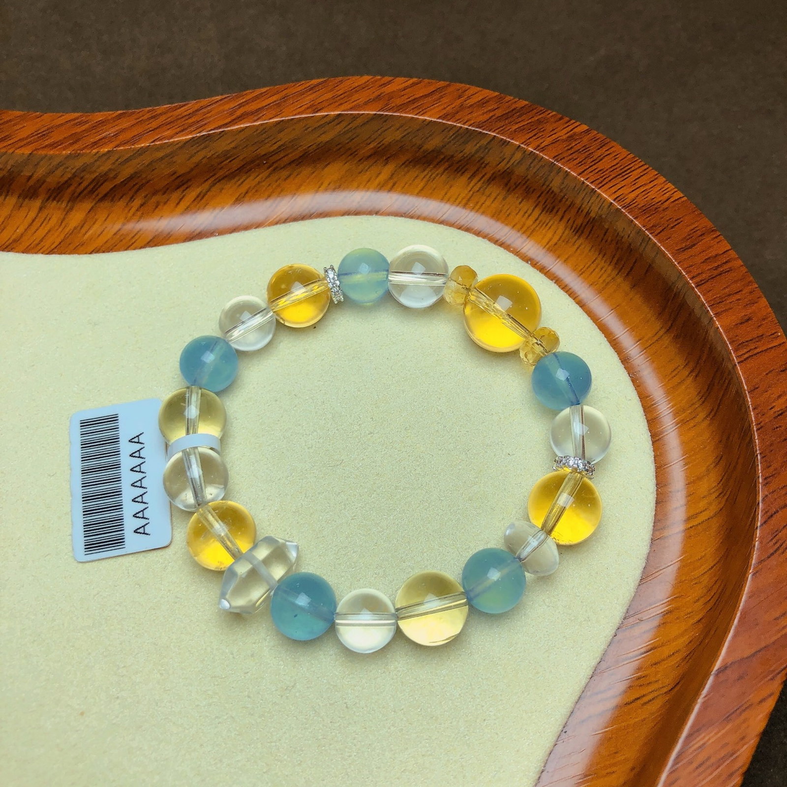 An Exquisite Crystal Bracelet: An Exquisite Crystal Bracelet,Size:0.4in,0.5in,Weight:25g 水晶手串