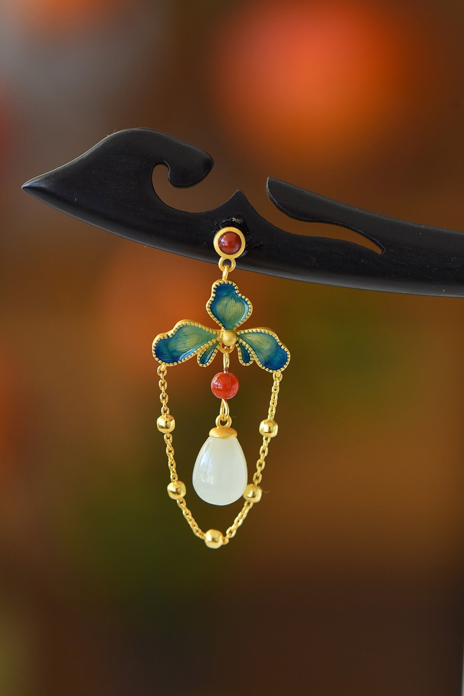 An Exquisite Sterling Silver-Gold Plated Inlaid White Jade Enamel Ebony Hairpin: An Exquisite Sterling Silver-Gold Plated Inlaid White Jade Enamel Ebony Hairpin 纯银镀金镶白玉珐琅黑檀木发簪