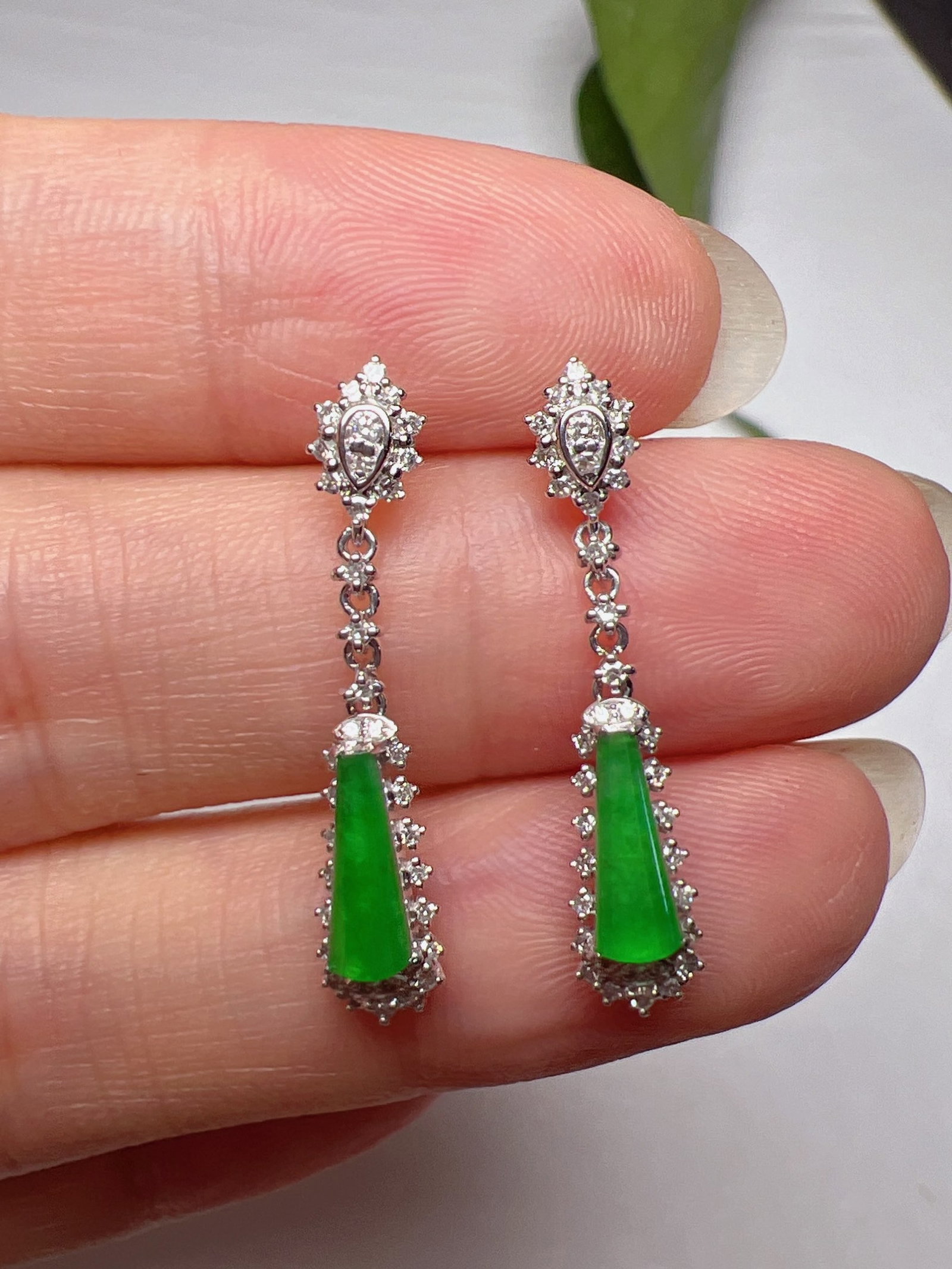 A Pair of Exquisite 18k Gold Diamond Inlaid Jadeite Earrings: A Pair of Exquisite 18k Gold Diamond Inlaid Jadeite Earrings,Size(Loose Stone):0.3inx0.1in 一对18k金钻镶嵌翡翠耳环