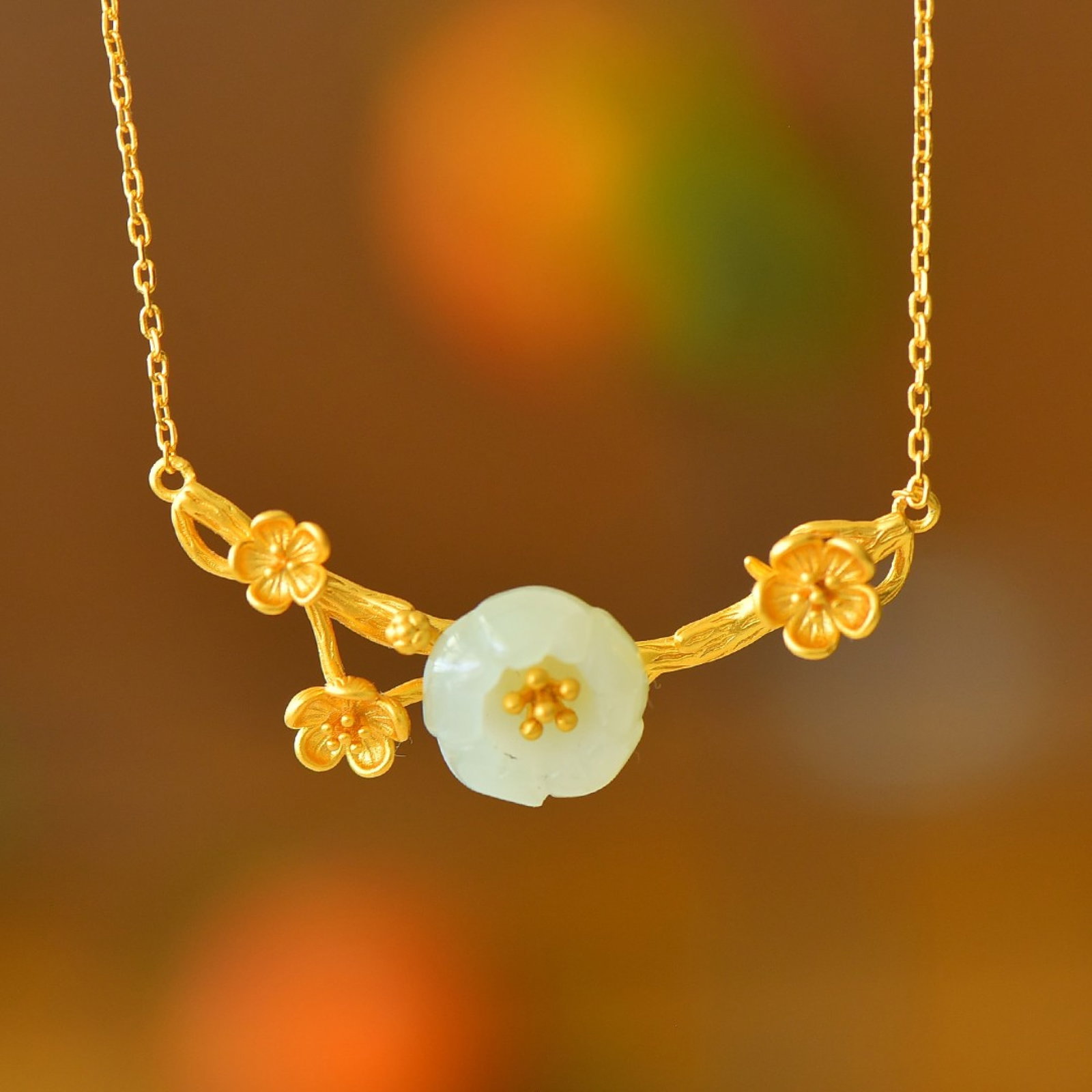 A Set of Fine Sterling Silver-Gold Plated Inlaid White Jade Jewelrys: A Set of Fine Sterling Silver-Gold Plated Inlaid White Jade Jewelrys 一套纯银镀金镶白玉首饰