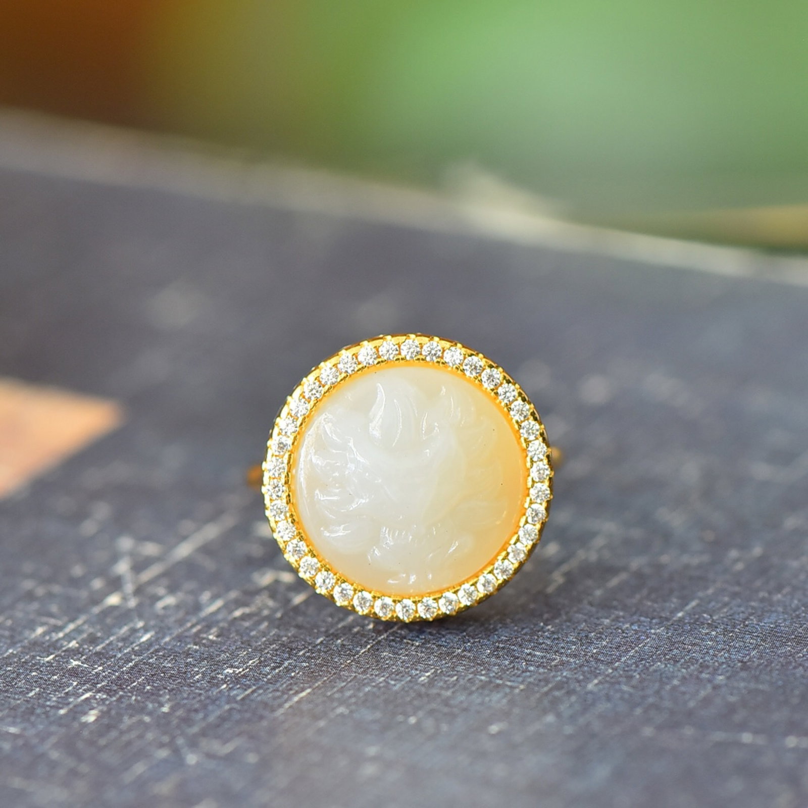 An Exquisite Sterling Silver-Gold Plated Inlaid White Jade Ring,Inlaid Diamond: An Exquisite Sterling Silver-Gold Plated Inlaid White Jade Ring,Inlaid Diamond,Size:0.7inx0.7in 纯银镀金镶白玉戒指,嵌钻石