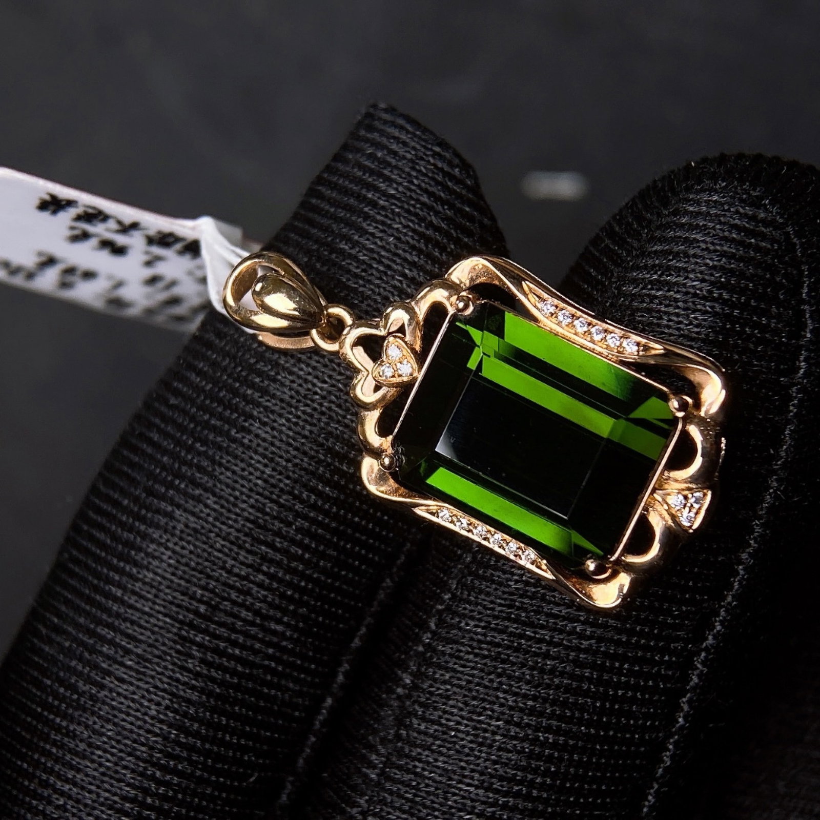 6.32Ctw Natural Tourmaline Necklace: 6.32Ctw Natural Tourmaline Necklace,Size:0.5inx0.4in 6.32Ctw天然碧玺项链
