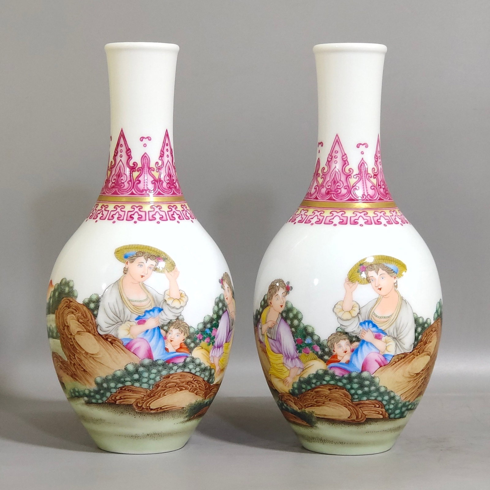 A Pair of Exquisite Enamel Painted Gold Figure Pattern Vases: A Pair of Exquisite Enamel Painted Gold Figure Pattern Vases,Qing Dynasty,China,Qianlong Four-character Mark,Size:8.3inx3.9in 一对珐琅彩描金人物&#