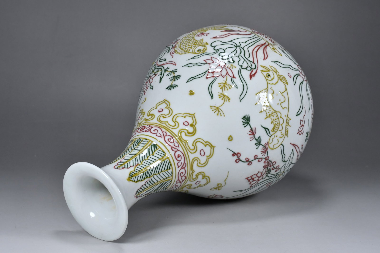 A Rare Biscuit Hornwort Pattern Vase - 6