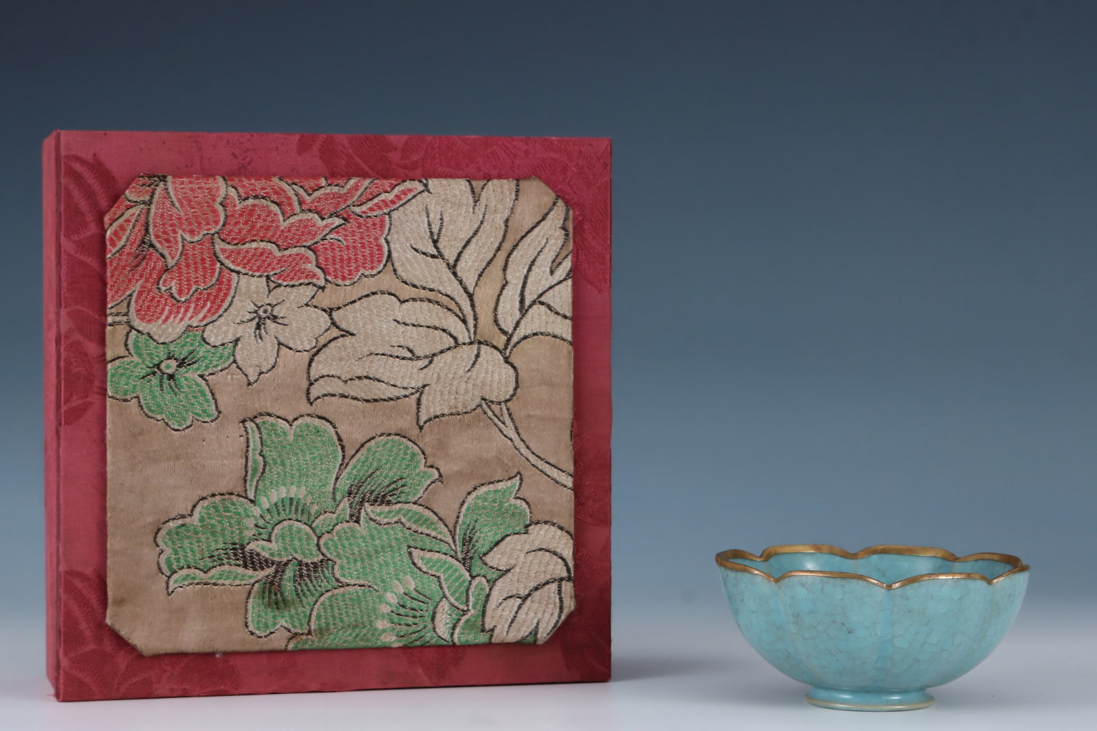 An Exquisite Ru yao Sky Blue Glazed Cover with Gold Bowl: An Exquisite Ru yao Sky Blue Glazed Cover with Gold Bowl,Song Dynasty,China,Royal Court Mark,Size:2.2inx4.8in 汝窑天蓝釉金口碗,中国宋&