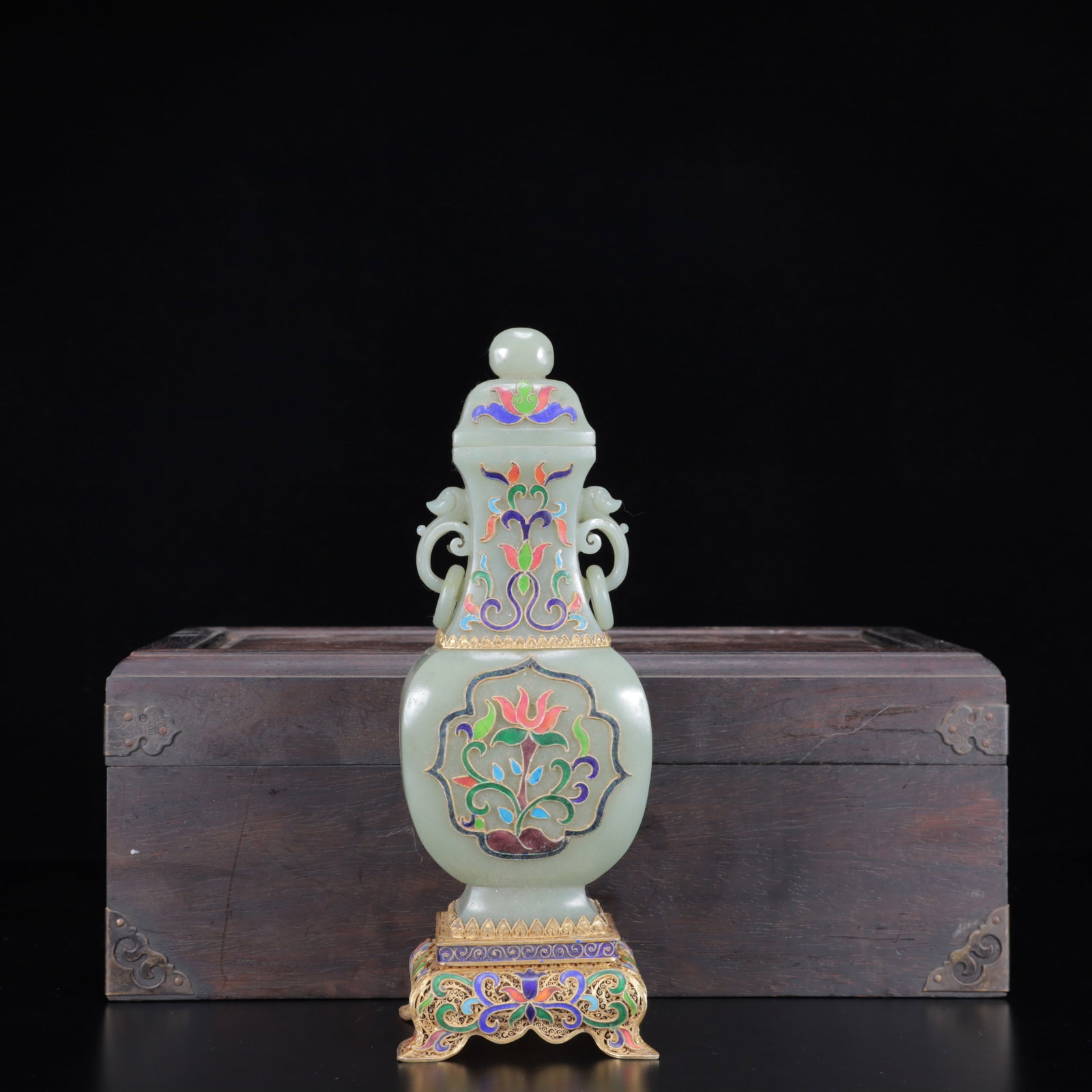 An Exquisite White Jade Cover with Gold Flower Pattern Double-Ears Bottle: An Exquisite White Jade Cover with Gold Flower Pattern Double-Ears Bottle,Qing Dynasty,China,Size:(Bottle)3.1inx2.8inx9.1in,(Box)12.2inx6.3inx4.7in,Weight:439g 白玉包金花