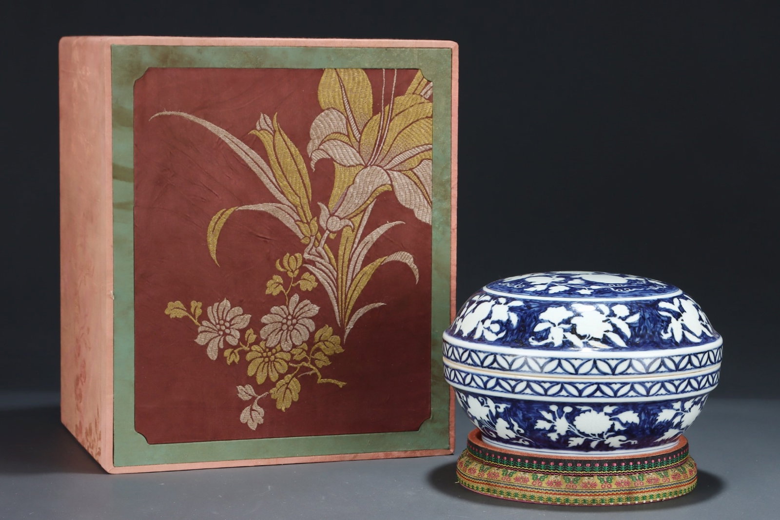 An Exquisite Blue and White Flower and Fruit Pattern Box with Cover: An Exquisite Blue and White Flower and Fruit Pattern Box with Cover,Ming Dynasty,China,Xuande Six-character Mark,Size:4.8inx8.3in