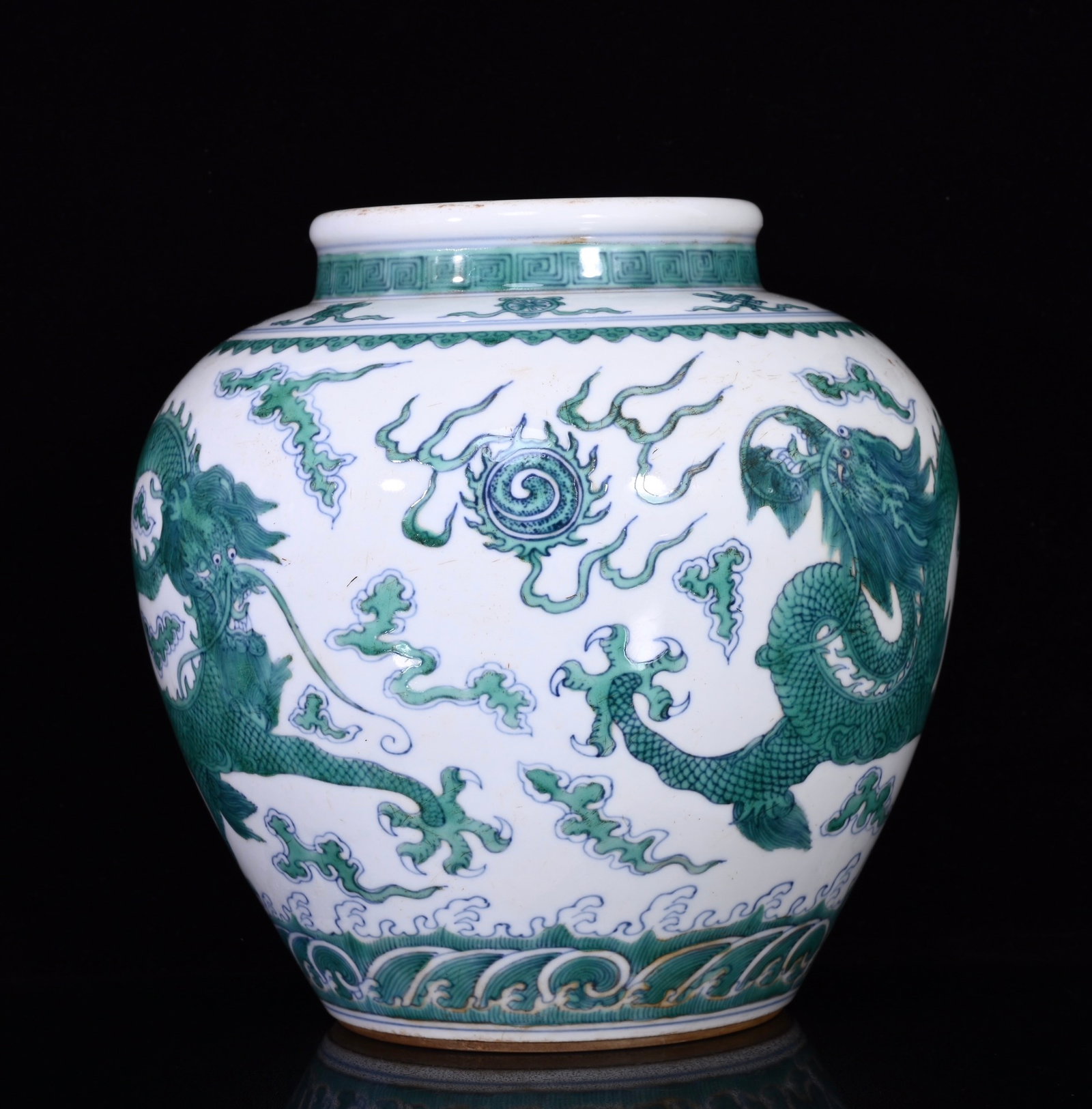 An Exquisite Wucai Auspicious Cloud and Dragon Pattern Jar (1 of 9)