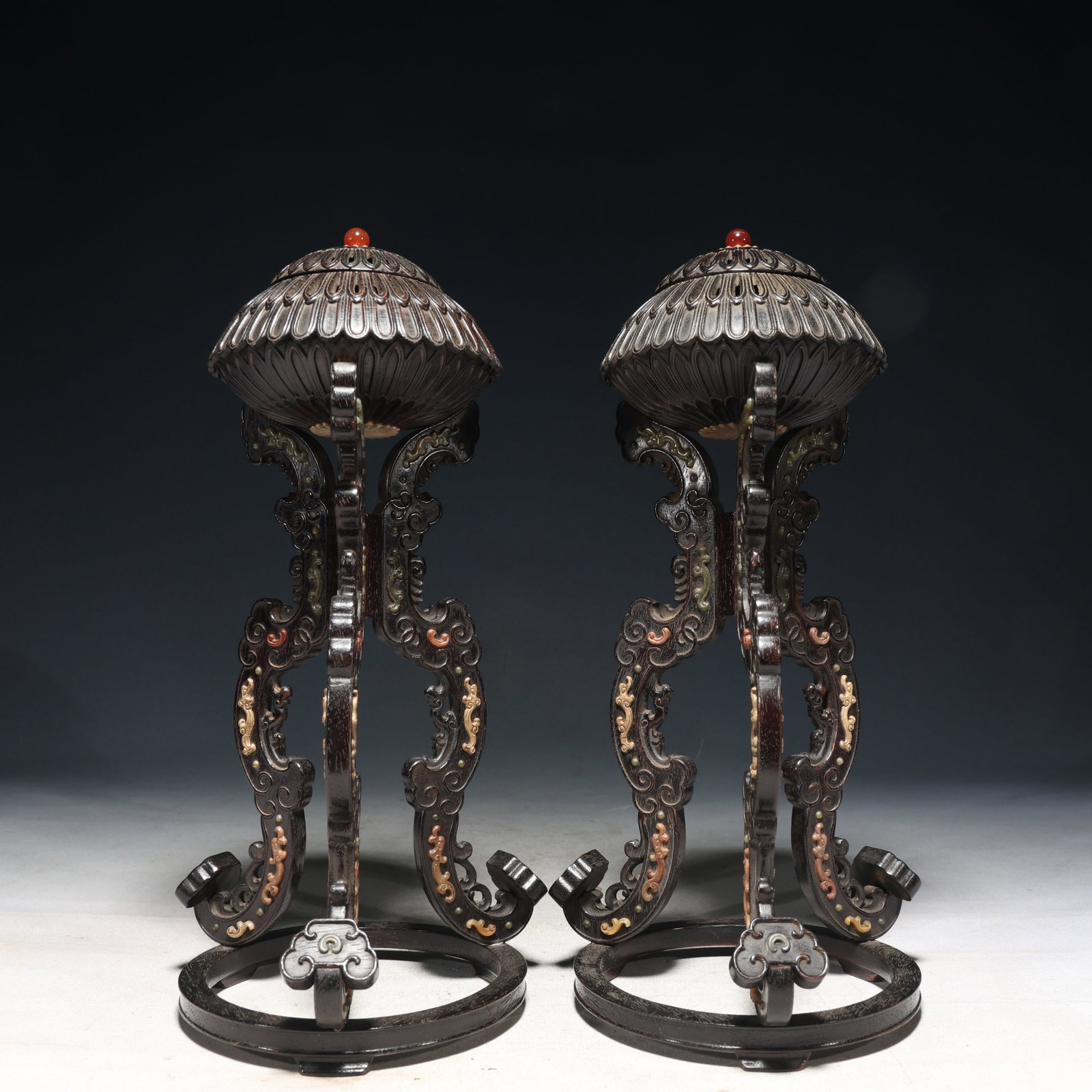 A Pair of Rare Eaglewood Inlaid White Jade Chi-Dragon Pattern Tripod Ornaments: A Pair of Rare Eaglewood Inlaid White Jade Chi-Dragon Pattern Tripod Ornaments,Qing Dynasty,China,Qianlong Six-character Mark,Size:5.9inx12.2in,Weight:800g 一对沉香木&