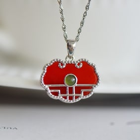 An Exquisite Sterling Silver Inlaid Red Agate Necklace