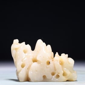 An Exquisite White Jade Brush Holder