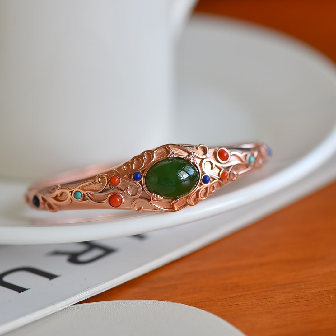 An Exquisite Sterling Silver Inlaid Jasper Bracelet,Inlaid Gems: An Exquisite Sterling Silver Inlaid Jasper Bracelet,Inlaid Gems,Size:10mmx14mm 纯银镶碧玉手镯,嵌宝石