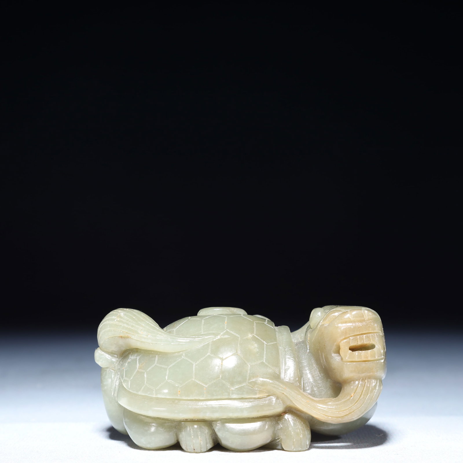 An Exquisite White Jade Dragon Turtle Ornament: An Exquisite White Jade Dragon Turtle Ornament,Qing Dynasty,China,Size:3.3inx2inx1.6in,Weight:300g 白玉龙龟摆件,中国清代