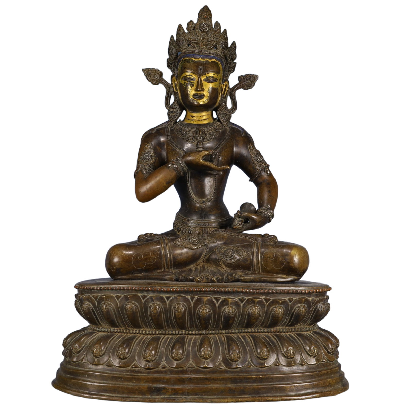 A Solemn Gilt Bronze Statue of Avalokitesvara: A Solemn Gilt Bronze Statue of Avalokitesvara,Qing Dynasty, China,Size:17.3inx11inx24.8in,Weight:20150g 铜鎏金观音像,中国清代