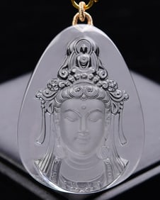 An Exquisite Crystal Statue of Avalokitesvara Pattern Pendant