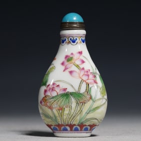 An Exquisite Painted Enamel Flower and Bird Pattern Porcelain Snuff Bottle