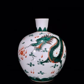 An Exquisite Famille-Rose Auspicious Cloud and Dragon Pattern Vase