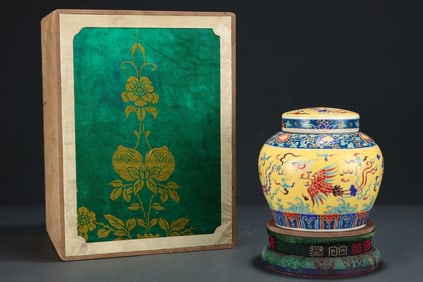 An Exquisite Yellow Ground Wucai Auspicious Cloud and Phoenix Pattern Jar with Cover