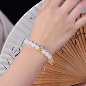 An Exquisite Jadeite Bracelets