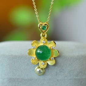An Exquisite Pendant,Inlaid Diamond