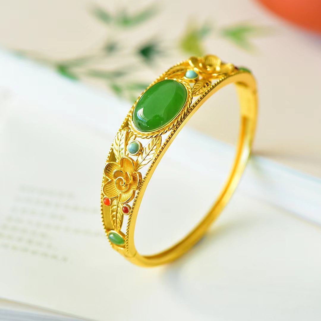 An Exquisite Sterling Silver-Gold Plated Inlaid Jasper Flower Pattern Bracelet,Inlaid Gems: An Exquisite Sterling Silver-Gold Plated Inlaid Jasper Flower Pattern Bracelet,Inlaid Gems,Size:13mmx18mm 纯银镀金镶碧玉花卉纹手໱